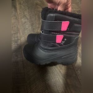 Like new condition!! Comfy snow toddler boots